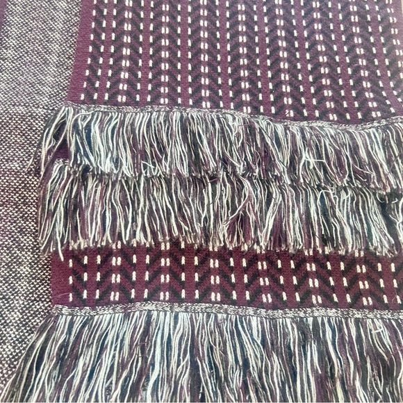 GUESS Charlotte Jacquard Poncho Jacket Cape One Size Sweater Knit Poncho - Picture 6 of 13